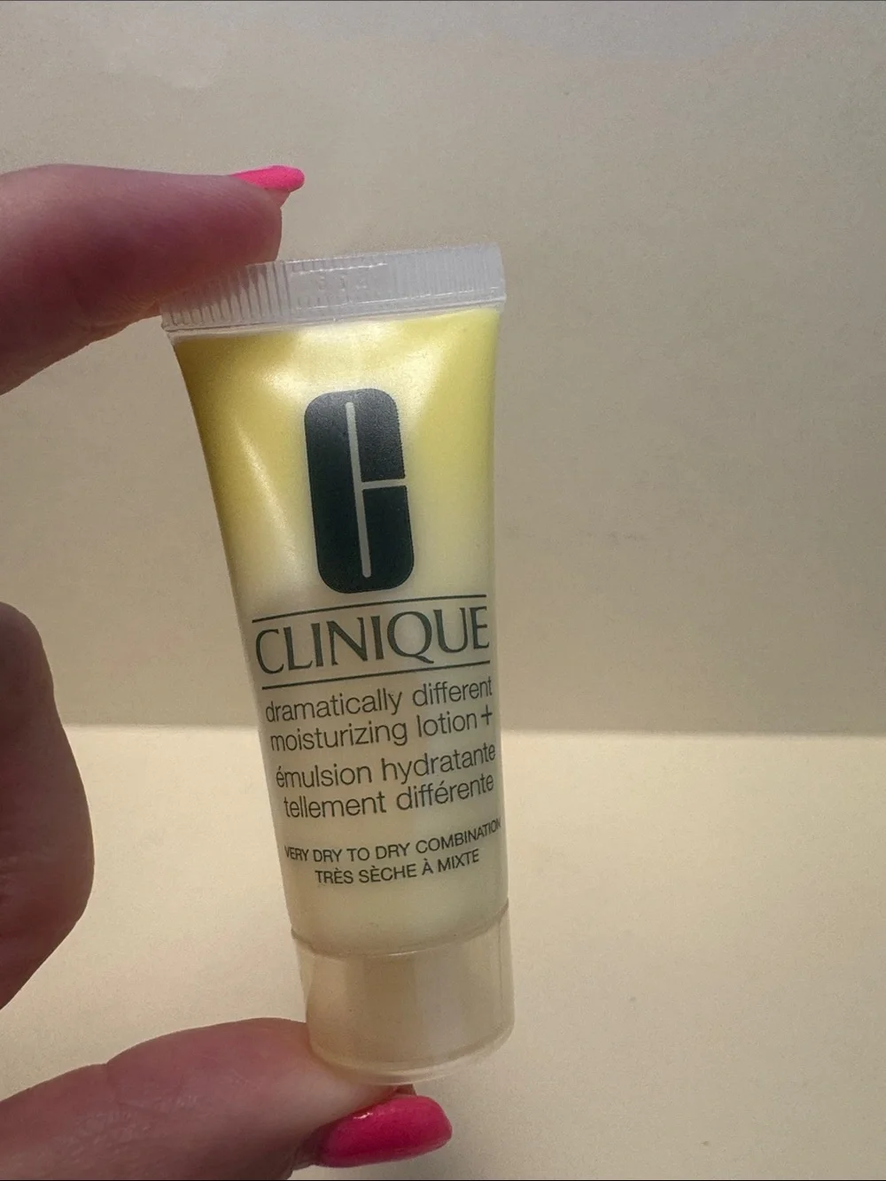 CLINIQUE Dramatically Different Moisturizing Travel Purse Size 0.5oz NIP